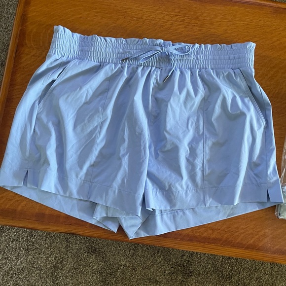 Sage green - Abercrombie & Fitch pull on shorts. Size XL - Picture 2 of 3